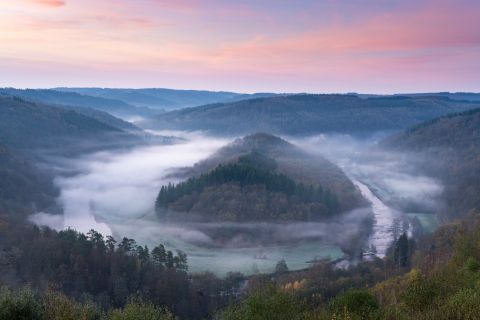 Mist in the valley of the Semois