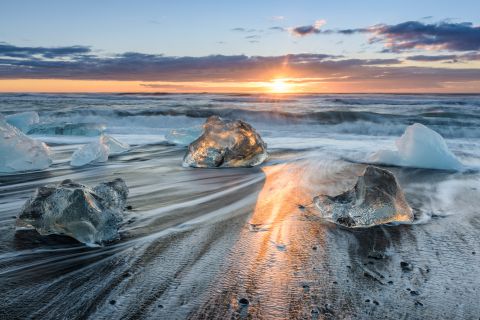 Sunrise at the beach Jokulsarlon