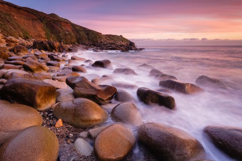 Kleurrijke zonsondergang in Cornwall